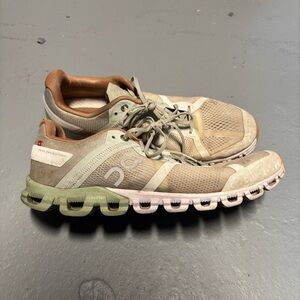 BC on cloud running shoes sneakers Swiss engineering women size 10